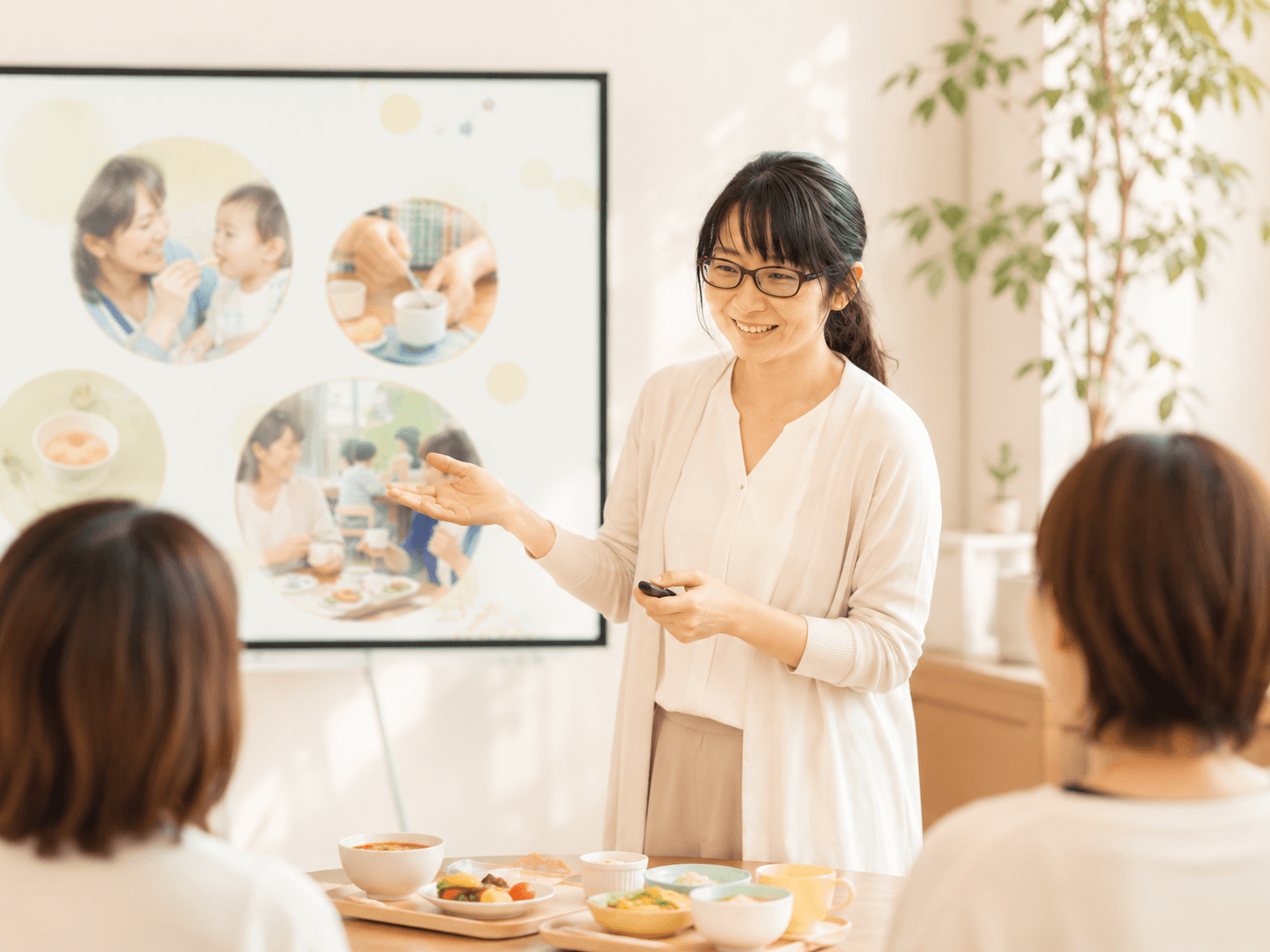 研修で参加者に語りかける青木ゆかり